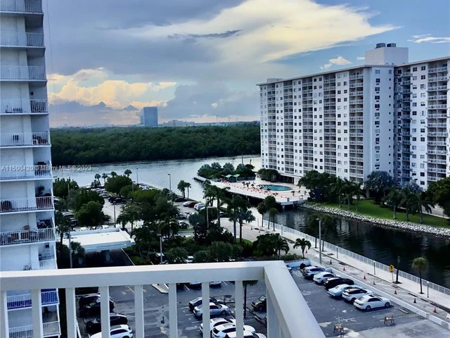 300 Bayview Dr # 905, Sunny Isles Beach FL 33160