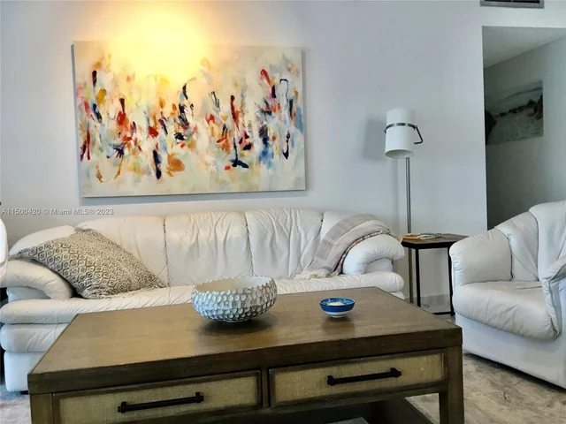 300 Bayview Dr # 905, Sunny Isles Beach FL 33160