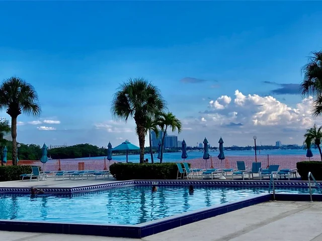 300 Bayview Dr # 905, Sunny Isles Beach FL 33160