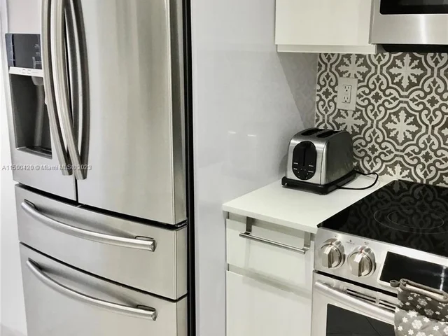 300 Bayview Dr # 905, Sunny Isles Beach FL 33160