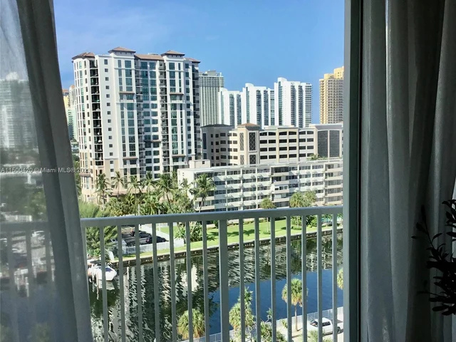 300 Bayview Dr # 905, Sunny Isles Beach FL 33160