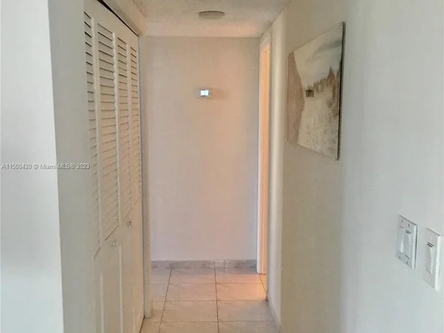 300 Bayview Dr # 905, Sunny Isles Beach FL 33160