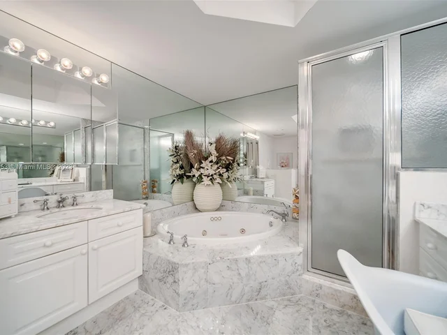 6001 N Ocean Dr # 702, Hollywood FL 33019