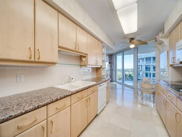 6001 N Ocean Dr # 702, Hollywood FL 33019