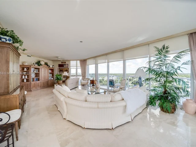 6001 N Ocean Dr # 702, Hollywood FL 33019