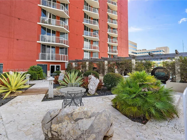 1551 N Flagler Dr # 818, West Palm Beach FL 33401