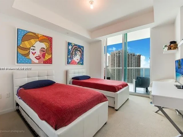 300 S Biscayne Blvd # 2506, Miami FL 33131