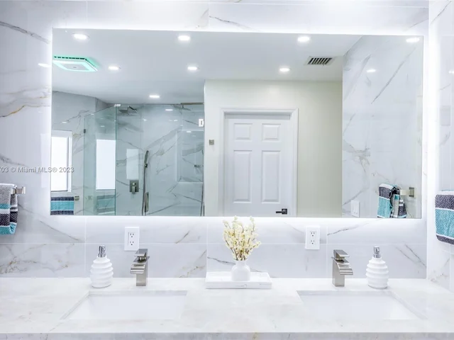 14201 SW 28th St, Miami FL 33175