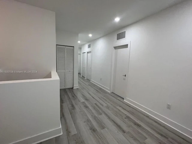 10380 NW 68th Ter, Doral FL 33178