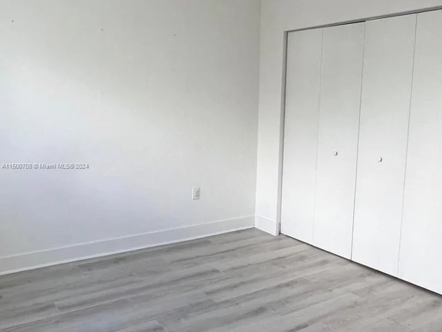 10380 NW 68th Ter, Doral FL 33178