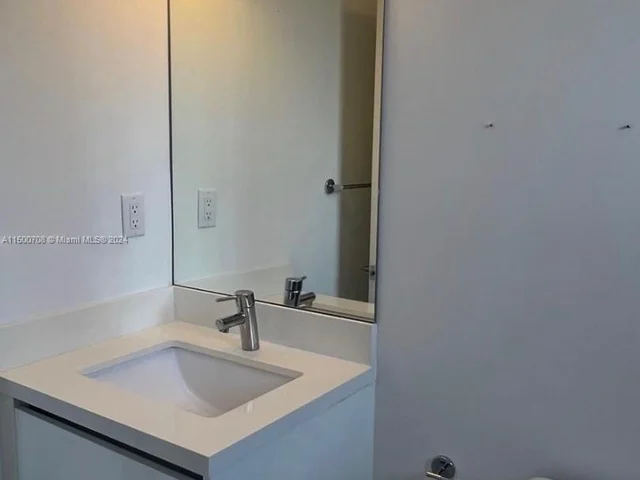 10380 NW 68th Ter, Doral FL 33178