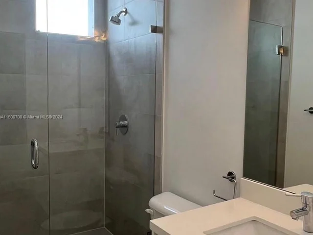 10380 NW 68th Ter, Doral FL 33178