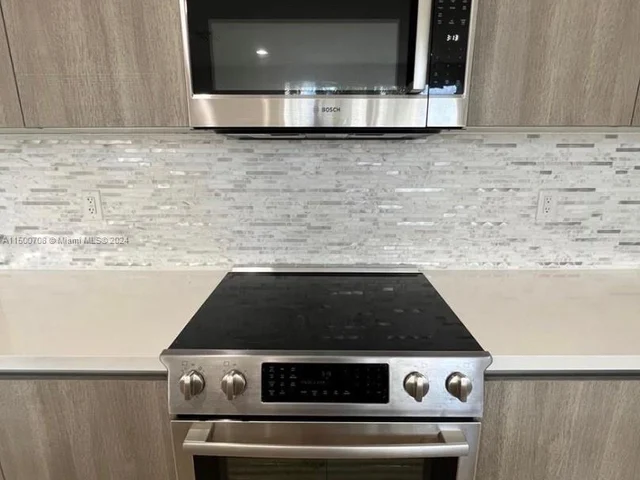 10380 NW 68th Ter, Doral FL 33178