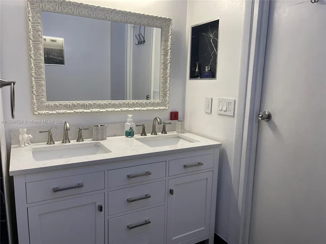 570 SW 20th Ct # 2, Delray Beach FL 33445