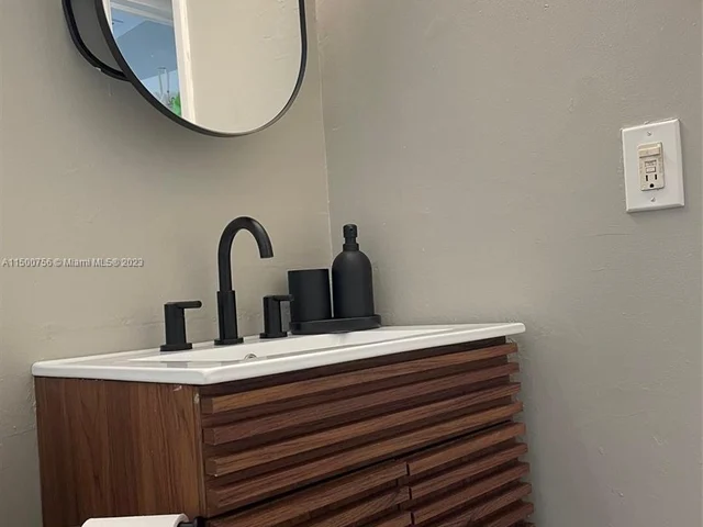 1520 NW 62nd Ter, Miami FL 33147