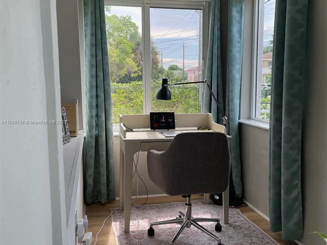 1520 NW 62nd Ter, Miami FL 33147