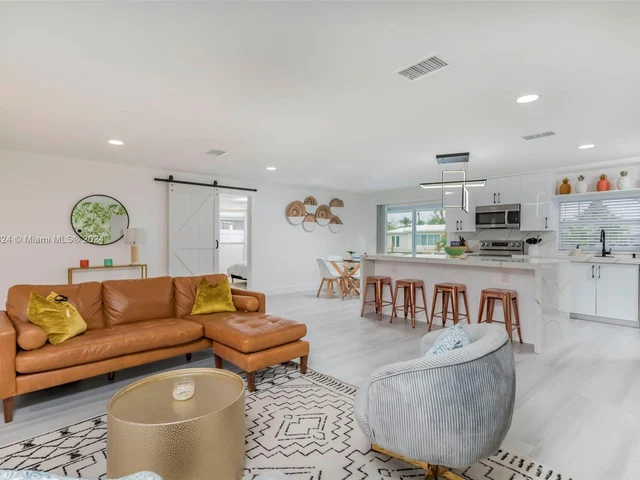 1731 SW 3 Avenue, Pompano Beach FL 33060