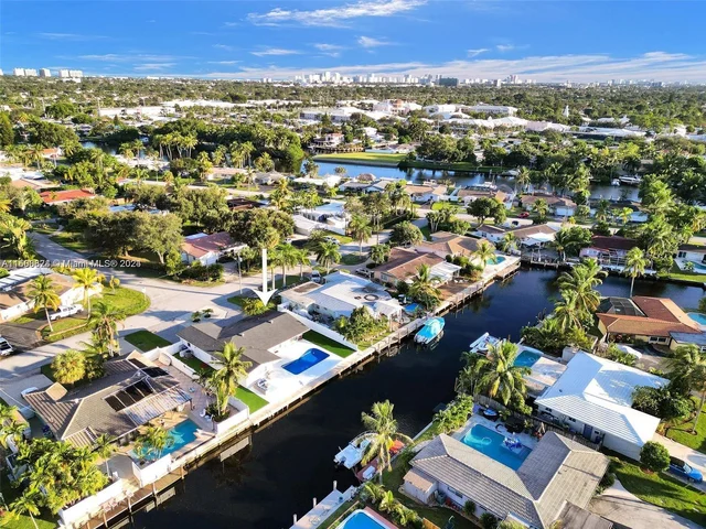 1731 SW 3 Avenue, Pompano Beach FL 33060