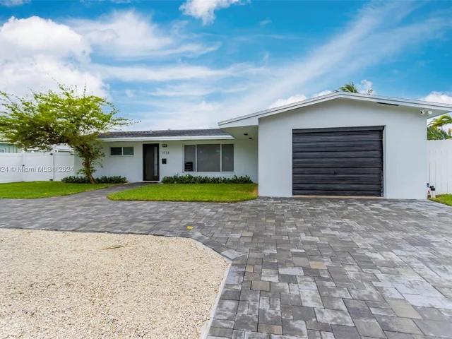 1731 SW 3 Avenue, Pompano Beach FL 33060