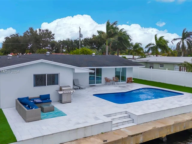 1731 SW 3 Avenue, Pompano Beach FL 33060