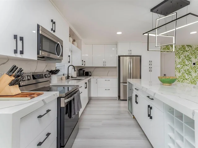 1731 SW 3 Avenue, Pompano Beach FL 33060