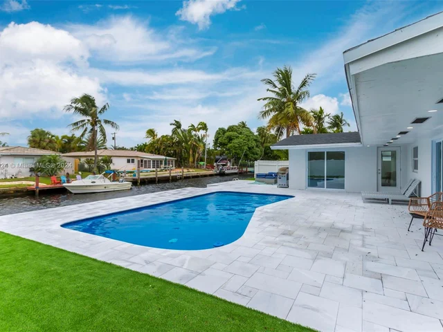 1731 SW 3 Avenue, Pompano Beach FL 33060