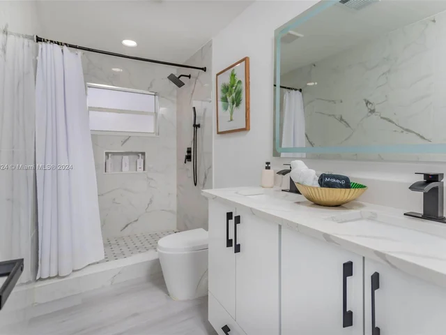 1731 SW 3 Avenue, Pompano Beach FL 33060