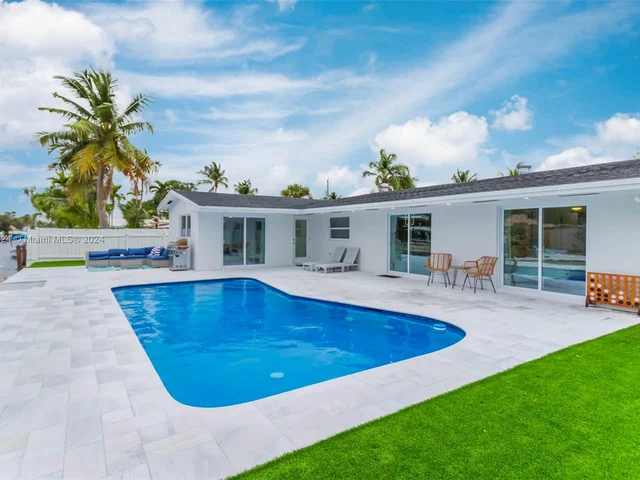 1731 SW 3 Avenue, Pompano Beach FL 33060