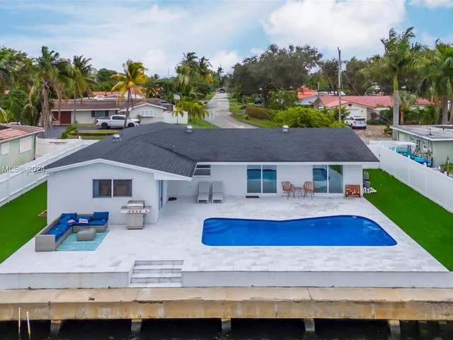 1731 SW 3 Avenue, Pompano Beach FL 33060