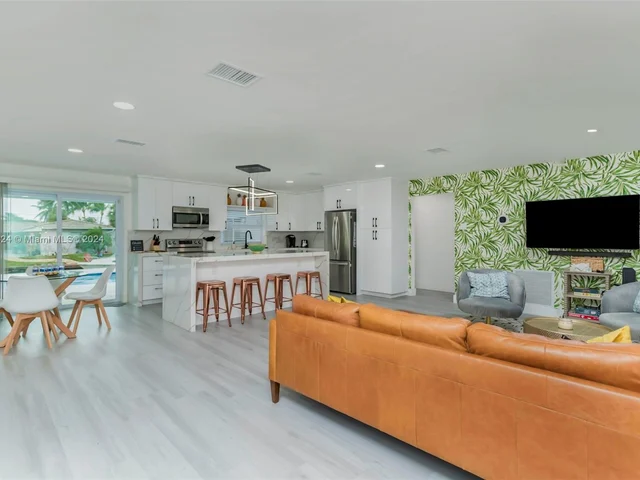 1731 SW 3 Avenue, Pompano Beach FL 33060