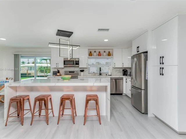 1731 SW 3 Avenue, Pompano Beach FL 33060