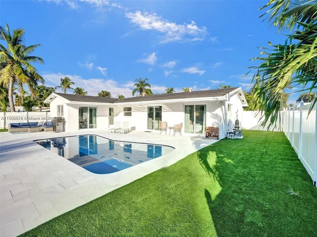 1731 SW 3 Avenue, Pompano Beach FL 33060