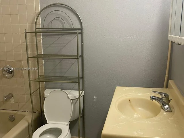 2644 NW 61st Ave, Margate FL 33063