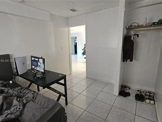 2408 Raleigh St, Hollywood FL 33020