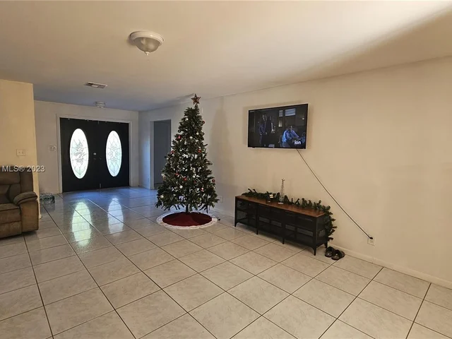 2408 Raleigh St, Hollywood FL 33020