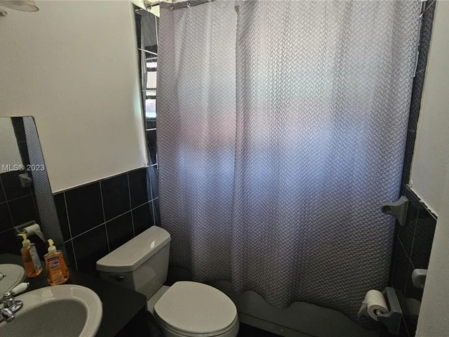 2408 Raleigh St, Hollywood FL 33020