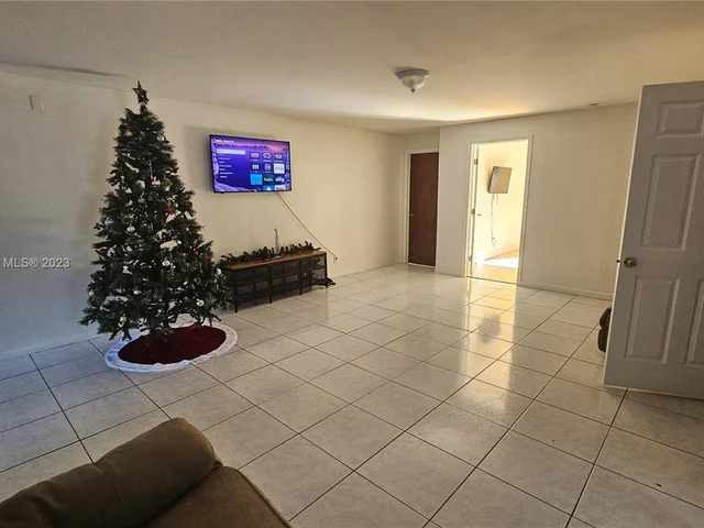 2408 Raleigh St, Hollywood FL 33020