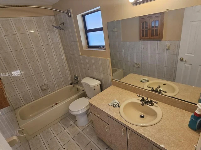 2408 Raleigh St, Hollywood FL 33020