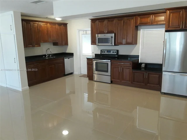 335 SW 18th Ave, Fort Lauderdale FL 33312