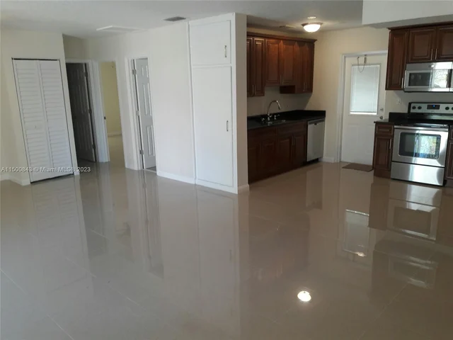 335 SW 18th Ave, Fort Lauderdale FL 33312