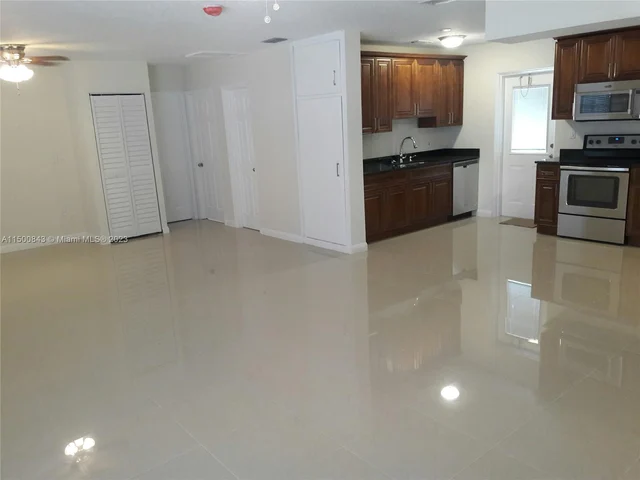 335 SW 18th Ave, Fort Lauderdale FL 33312