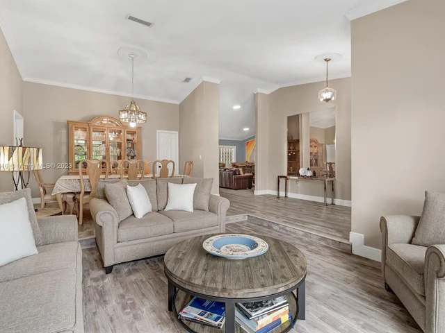 2450 SW 102nd Pl, Miami FL 33165