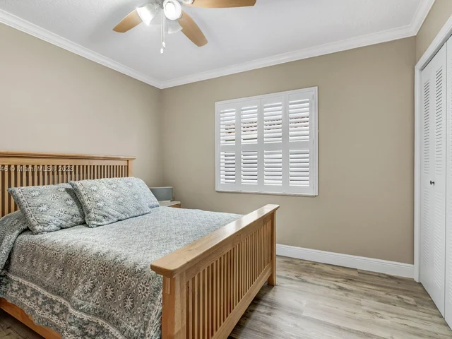 2450 SW 102nd Pl, Miami FL 33165