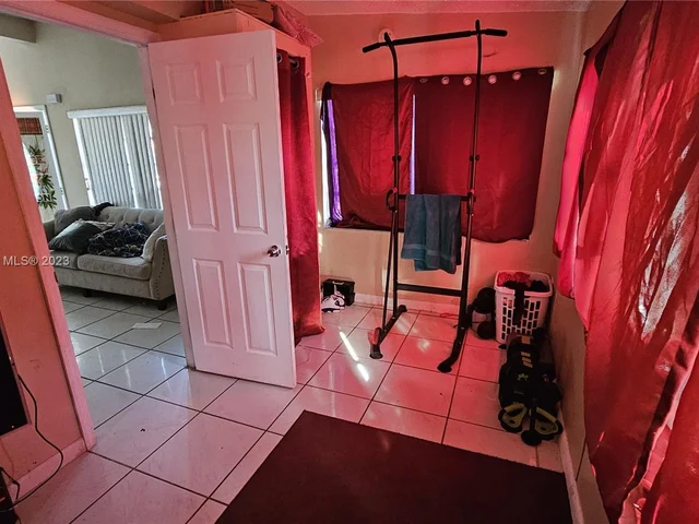 3250 NW 4th St, Lauderhill FL 33311