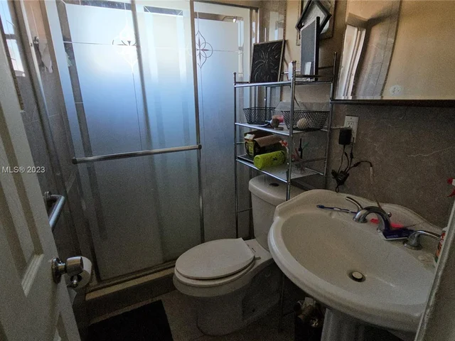 3250 NW 4th St, Lauderhill FL 33311