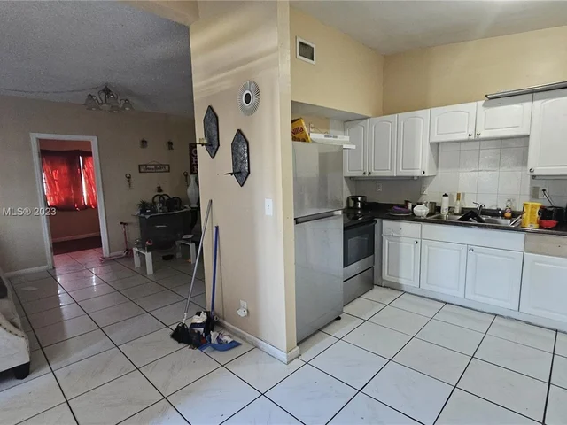 3250 NW 4th St, Lauderhill FL 33311