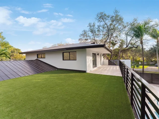 11340 SW 74th Ct, Pinecrest FL 33156