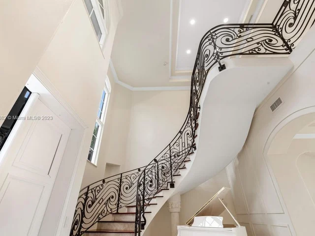 3380 NE 170th St, North Miami Beach FL 33160