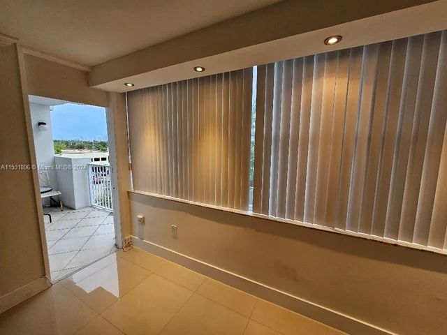 1300 NE Miami Gardens Dr # 503E, Miami FL 33179