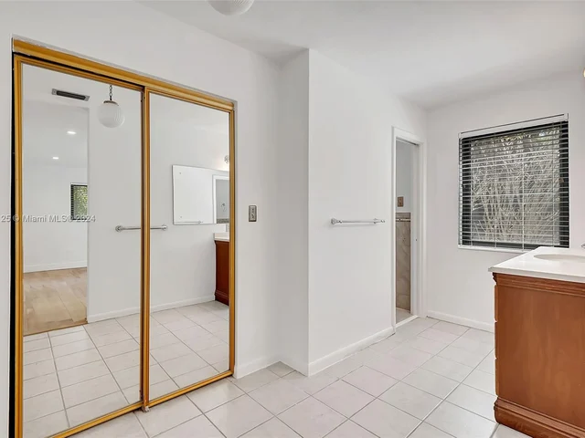 8845 SW 161st St, Palmetto Bay FL 33157